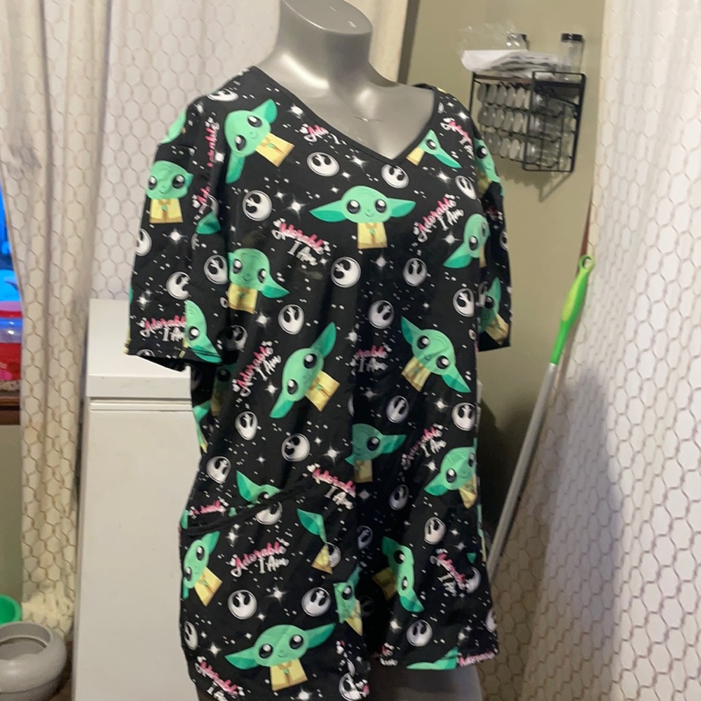 Woman’s 2 x work too for cafeteria or nursing shirt